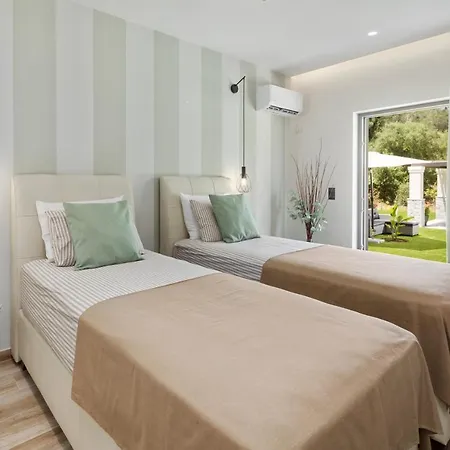 Tolena Vilă Pelekas